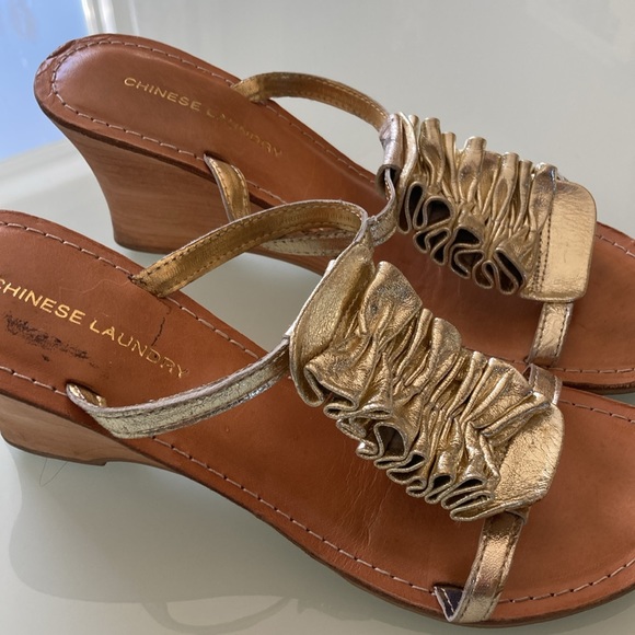 EUC - Chinese Laundry gold strappy sandals. Size 9. Riza. Wedge heel. - Picture 3 of 8